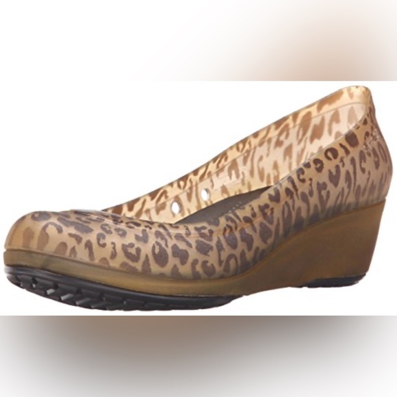 Crocs Carlisa Animal Leopard Print Wedges Casual Slip On Shoe Women's Size 6 New - Picture 1 of 10